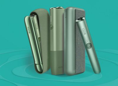 Jade Green IQOS ILUMA nahřívač a kapesní nabíječka.