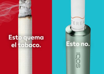 Una salchicha quemada en un tenedor comparada con una unidad de tabaco TEREA en un dispositivo IQOS ILUMA.