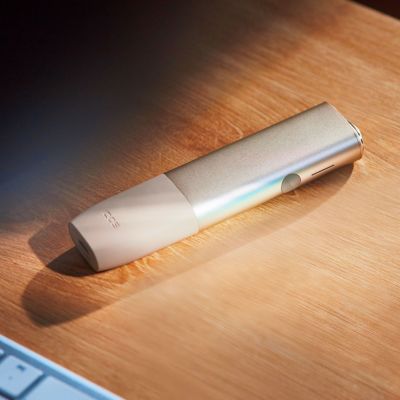 Un stylet IQOS ILUMA ONE.