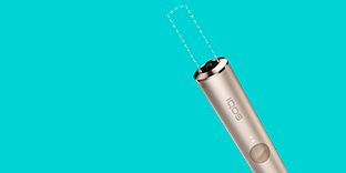 Holder IQOS Iluma dorado con TEREA insertado.