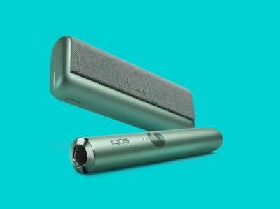 Un Cargador y un Holder IQOS ILUMA PRIME verde.