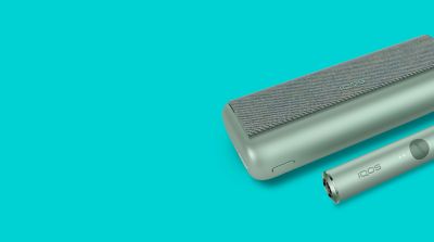 Un dispositivo IQOS ILUMA PRIME color jade green. 