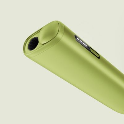 IQOS ILUMA i ONE in Leaf Green.