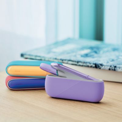IQOS ORIGINALS DUO con el cap morado y pocket chargers personalizados