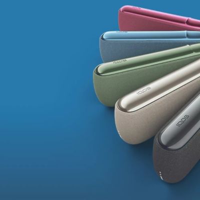 IQOS ILUMA Chargers with varying colors