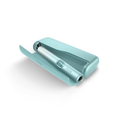 IQOS Iluma i Prime en ángulo lateral flotante sobre fondo blanco.