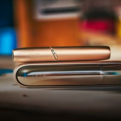 Brilliant gold IQOS 3 DUO holder and charger