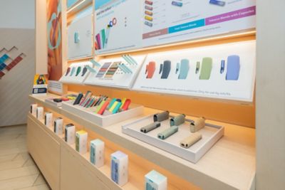 customer in iqos store