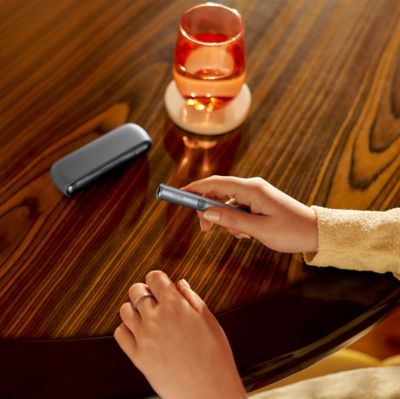 IQOS Iluma Negro Obsidiana con Ring Dorado.