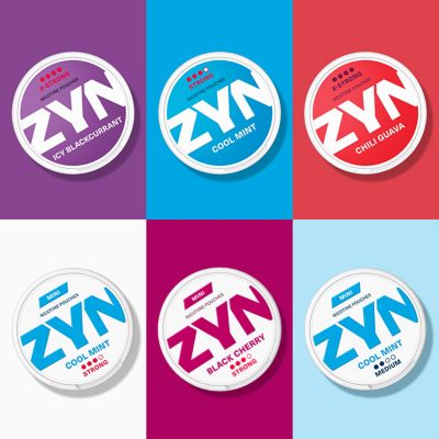 3 plechovky ZYN Slim a 3 plechovky ZYN Mini. Jednofarebné pozadie s použitím palety plechoviek ZYN.