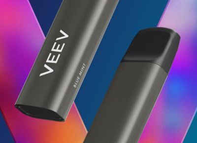 Detail na náustok a spodnú časť zariadenia VEEV NOW.