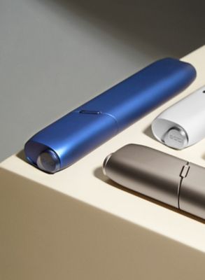 diverse IQOS-Geräte in verschiedenen Farben