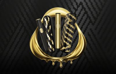 IQOS ILUMA i x Seletti and IQOS ILUMA i PRIME x Seletti Limited Edition devices in a golden IQOS logo