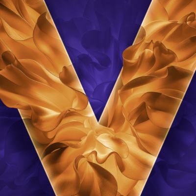 VEEV NOW ULTRA zlaté logo V VEEV na fialovém pozadí