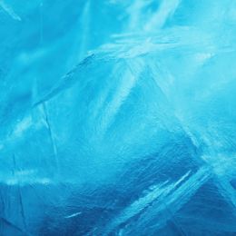 VEEV ONE náplně Sea Mint na modrém pozadí