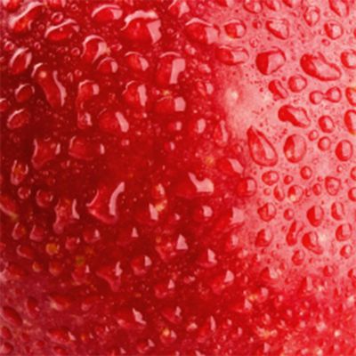 VEEV ONE Cherry na červeném pozadí