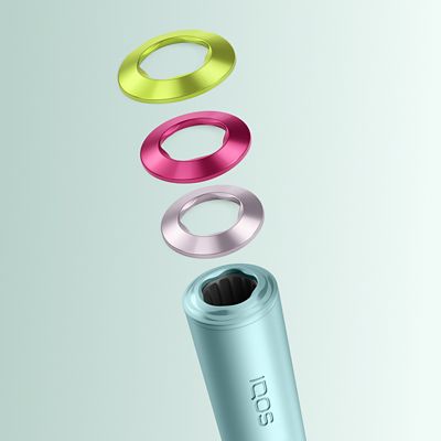 ILUMA i Tabakerhitzer sowie verschiedene Ringe abgebildet vor einem hellen Hintergrund.