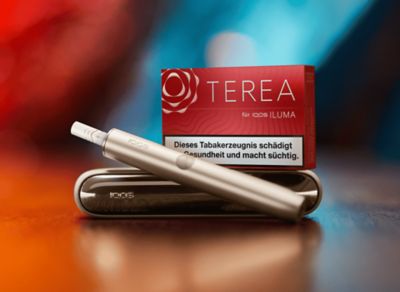 IQOS ILUMA mit Pocketcharger und einer Packung TEREA Tabaksticks