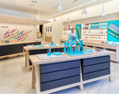 IQOS Store Innenansicht, IQOS Trays im Vordergrund