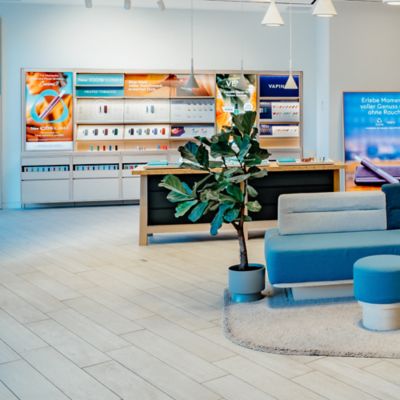 Innenansicht eines modernen IQOS Stores