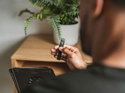قلم فيب أسود بخرطوشة شفافة