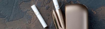 صورة لجهاز IQOS وأعواد TEREA