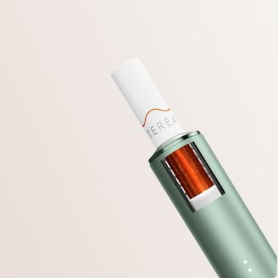 Innenansicht des ILUMA Tabakerhitzers abgebildet vor einem dunklen Hintergrund