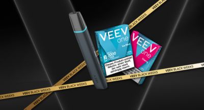 Pack VEEV ONE Pods Red Berries vor einem roten Hintergrund