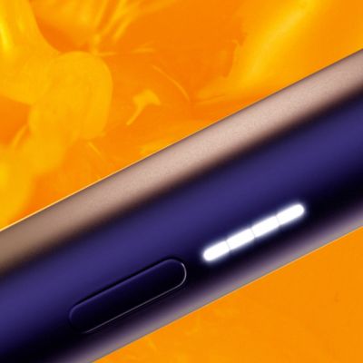 Nahaufnahme der LED Statusleiste an einem Electric Purple VEEV ONE Device