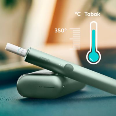 Ein IQOS ILUMA Device und Pocketcharger mit einer Grafik zur Temperaturentwicklung eines Tabakerhitzers