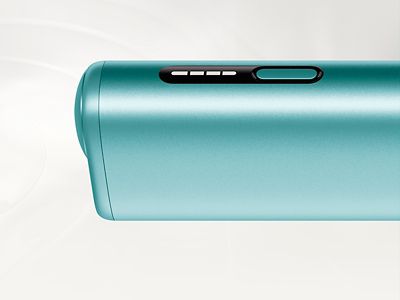 Устройство IQOS ILUMA i ONE цвета Лазурный бриз на сером фоне, индикаторы крупным планом