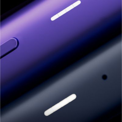 Deux appareils VEEV ONE PLUS, l’un violet et bleu marine, avec des indicateurs lumineux.