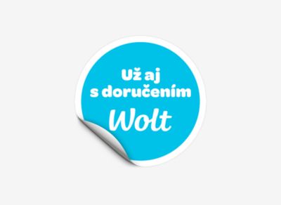 Nálepka s označením "Už aj s doručením Wolt"