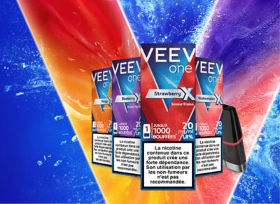 Visuel présentant les saveurs VEEV One Extra Strawberry Xtra, Blueberry Xtra et Watermelon Xtra, alignées sur un fond coloré avec éclaboussures d’eau. Un bandeau en haut de l’image indique “Nouvelles saveurs Xtra”.