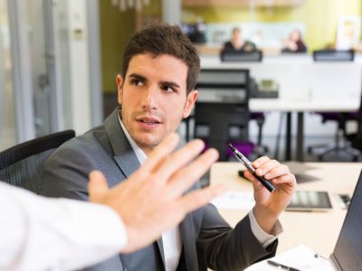 A man is using a zero-nicotine vape