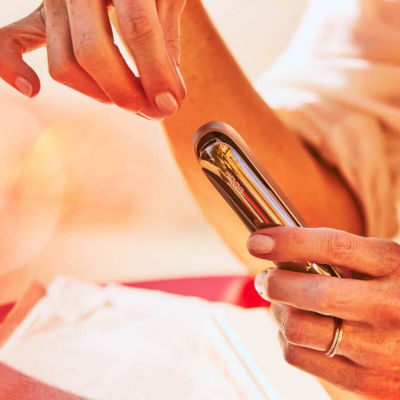 An IQOS 3 DUO Holder and Pocket Charger.