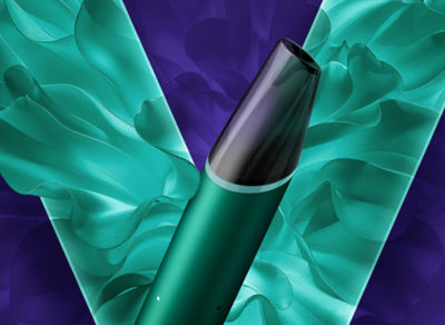 Vape VEEV NOW ULTRA Classic Mint con fondo azul turquesa del logo VEEV.
